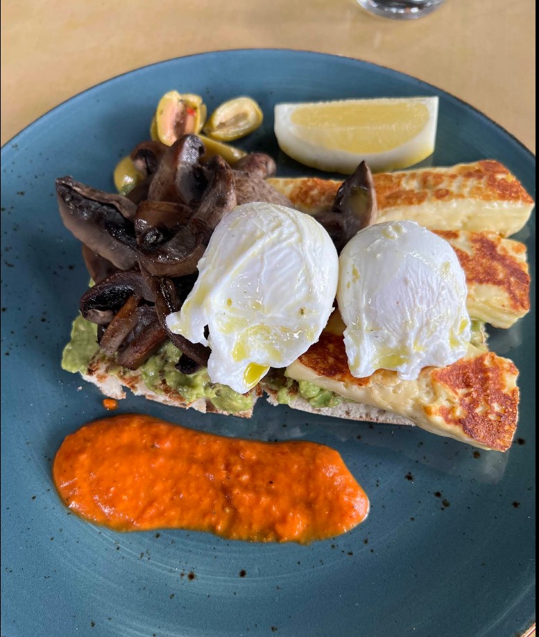 Big cooked breakfast — eggs, bacon and the lot at Harry's Cafe Laverton North